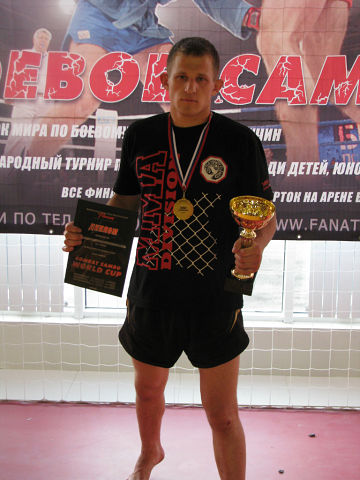 Максим Донченко - тренер по Мастер спорта международного класса FCF-MMA (Полноконтактный Рукопашный Бой)  Тренер Республиканской категории по FCF-MMA (Полноконтактный Рукопашный Бой) Судья Международной категории. Мастер Международной категории по FCF-MMA. Студент Воронежского Государственного Института Физической Культуры. Опыт работы тренером с 2009 года по н.в., возрастная категория с 6 лет. Победитель Первенства России по FCF-MMA. Призер Чемпионата Мира по FCF-MMA 2010 года.  Призер Международных соревнований по FCF-MMA г. Кисловодск. Первое место на Первенстве России в г. Таганрог 2011 года. Призер Чемпионата России по FCF-MMA в г. Нальчик. Первое место в открытом региональном турнире по ММА в г. Москва. Победитель Кубка Мира по Боевому Самбо в г.Сочи 2012 года. Многократный победитель по Ушу саньда в Воронежской и Белгородской областях.